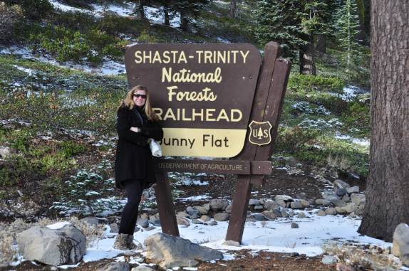 Trilha ao pés do Mount Shasta, na Califórnia, nos Estados Unidos